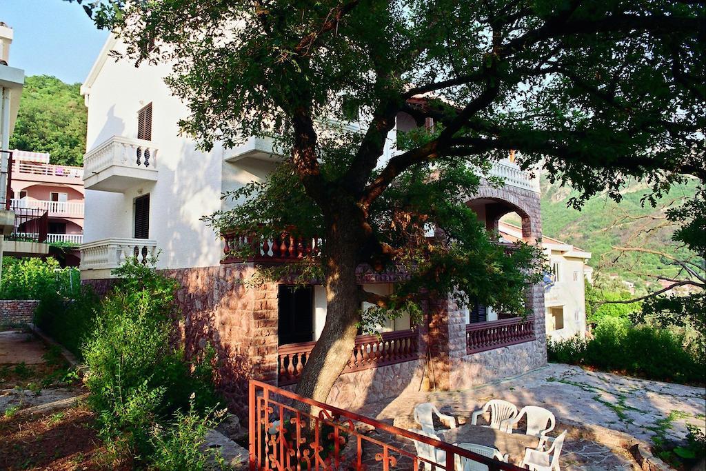 Villa Sara Guesthouse Sveti Stefan Buitenkant foto
