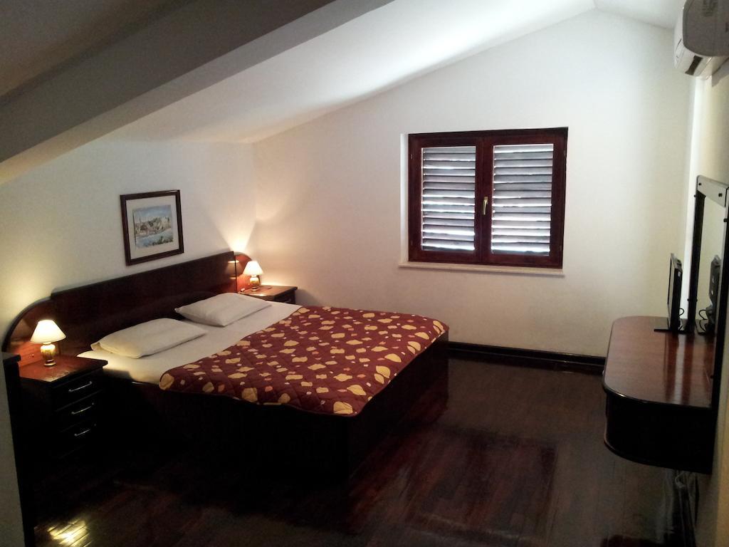 Villa Sara Guesthouse Sveti Stefan Kamer foto