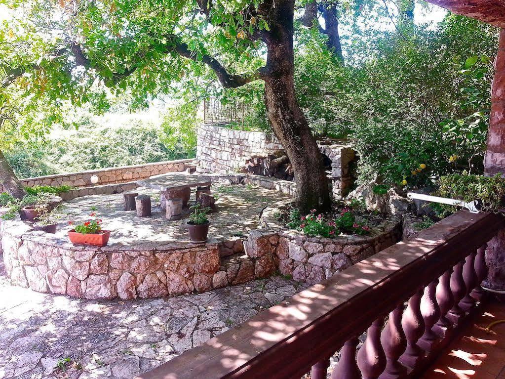 Villa Sara Guesthouse Sveti Stefan Buitenkant foto